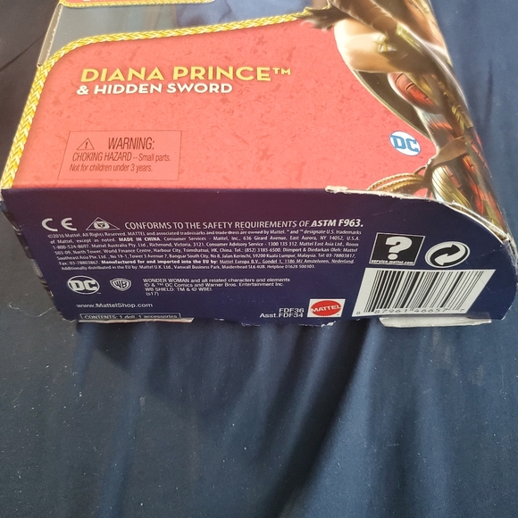 : New Wonder Woman doll Diana prince and hidden sword and holding sheath - Picture 5 of 9